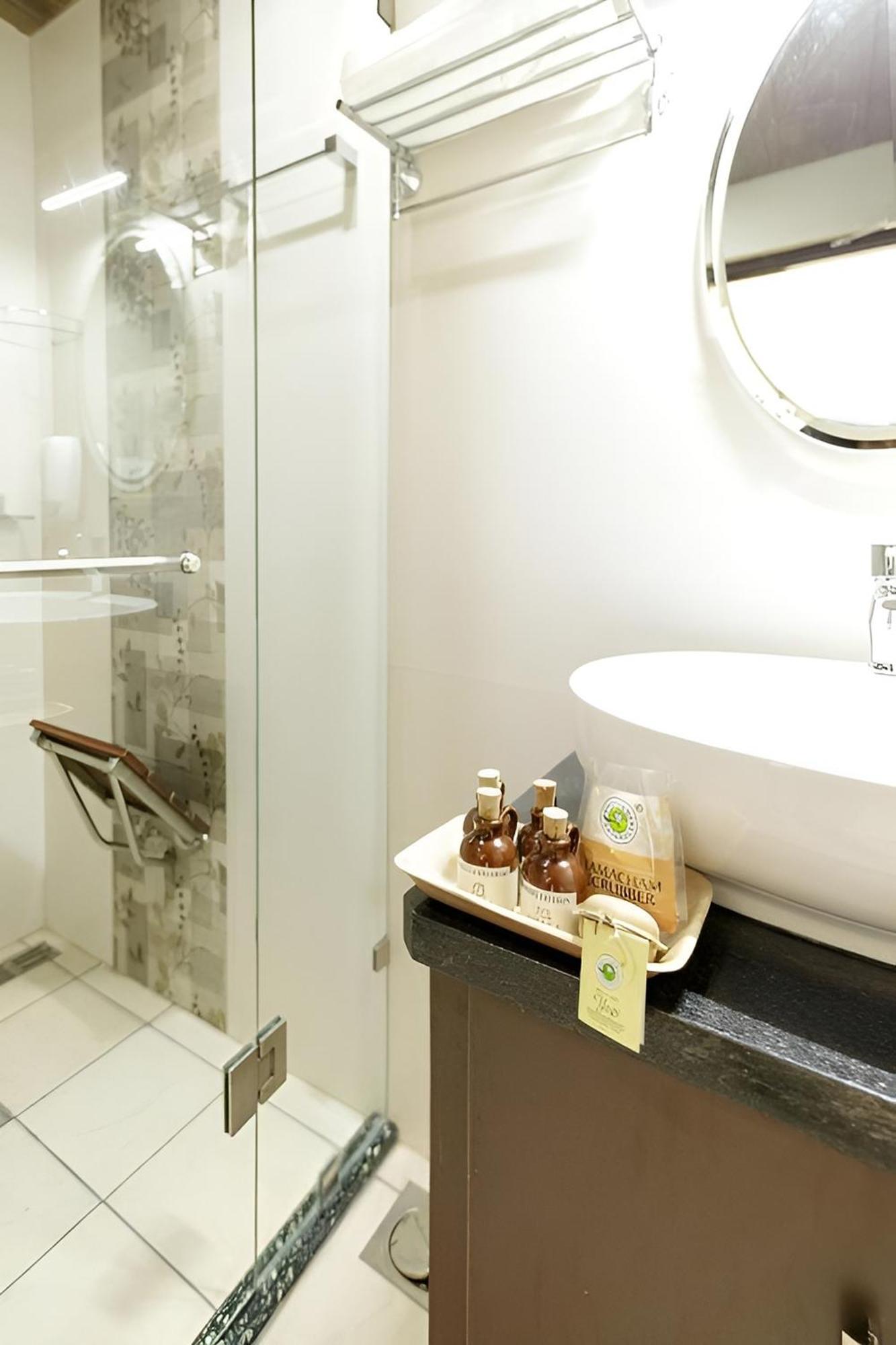Lhasa Ayurveda And Wellness Resort - A Blusalzz Collection, Kochi, Kerala Bagian luar foto