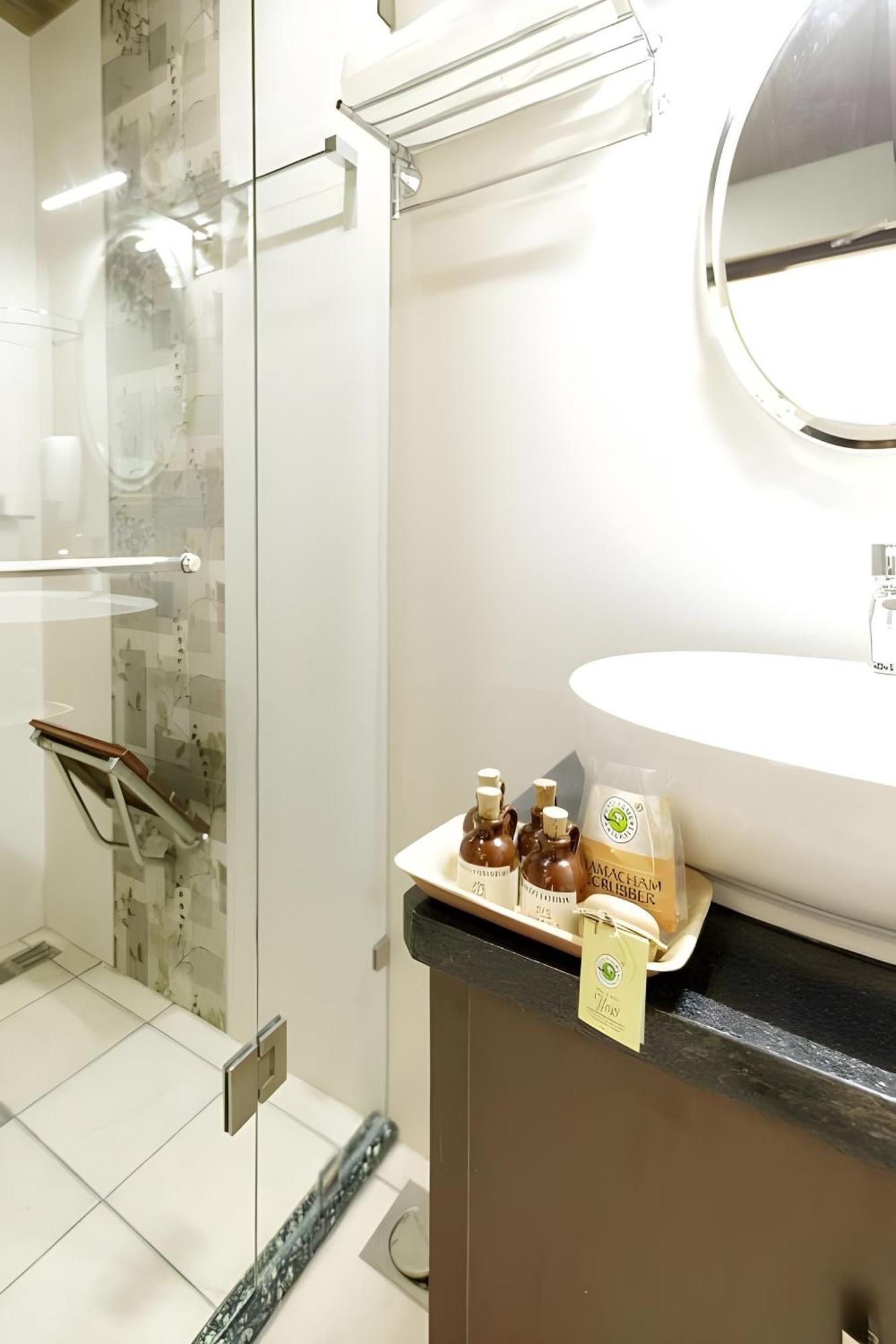 Lhasa Ayurveda And Wellness Resort - A Blusalzz Collection, Kochi, Kerala Bagian luar foto